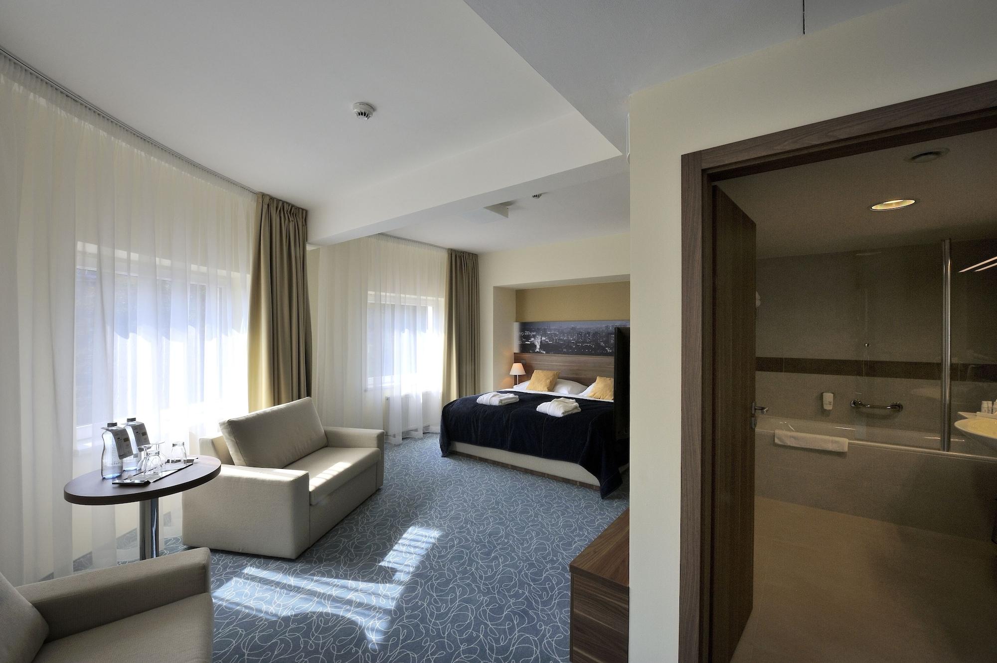 Imperial Hotel אוסטרבה מראה חיצוני תמונה
