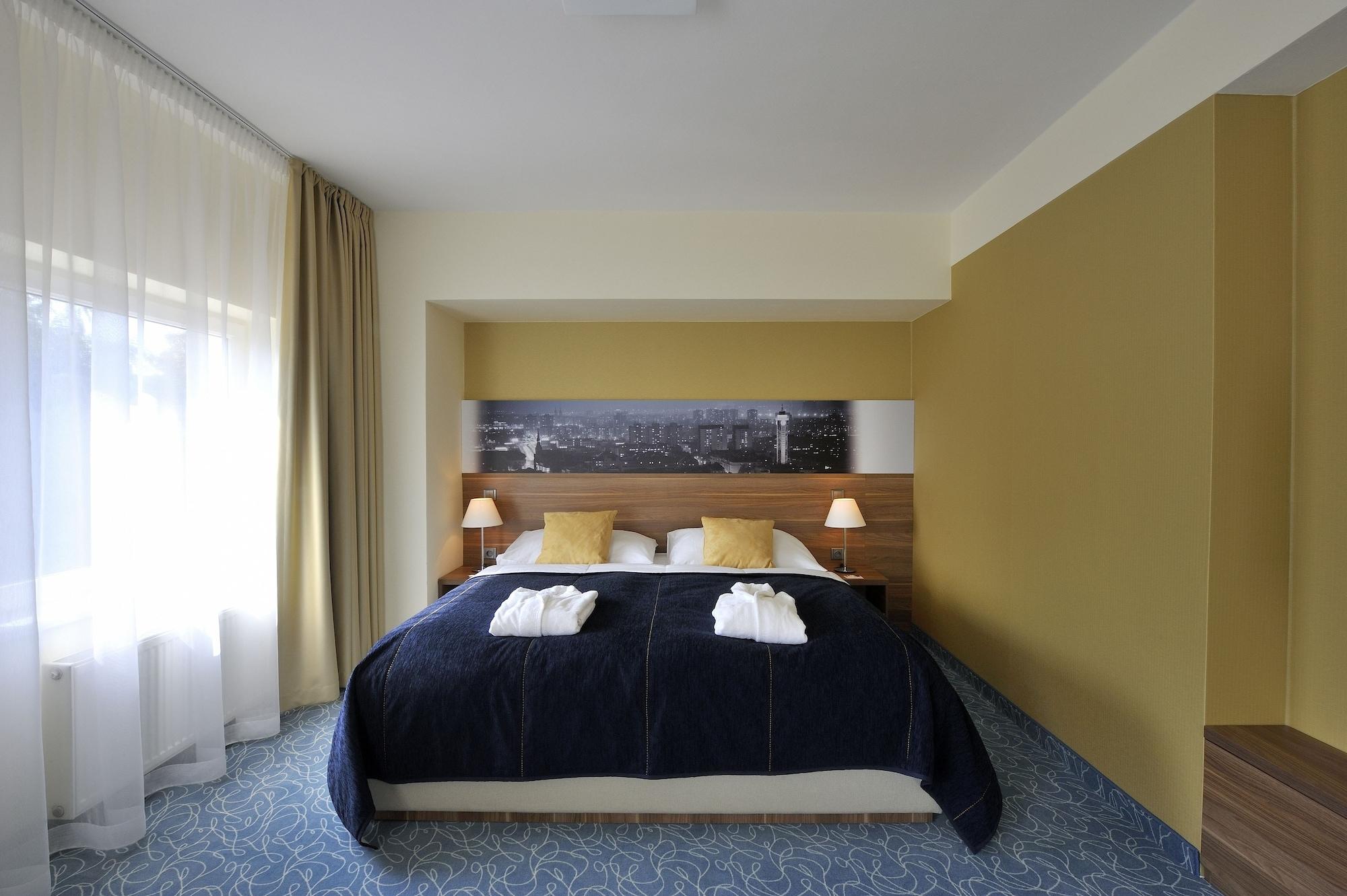 Imperial Hotel אוסטרבה מראה חיצוני תמונה