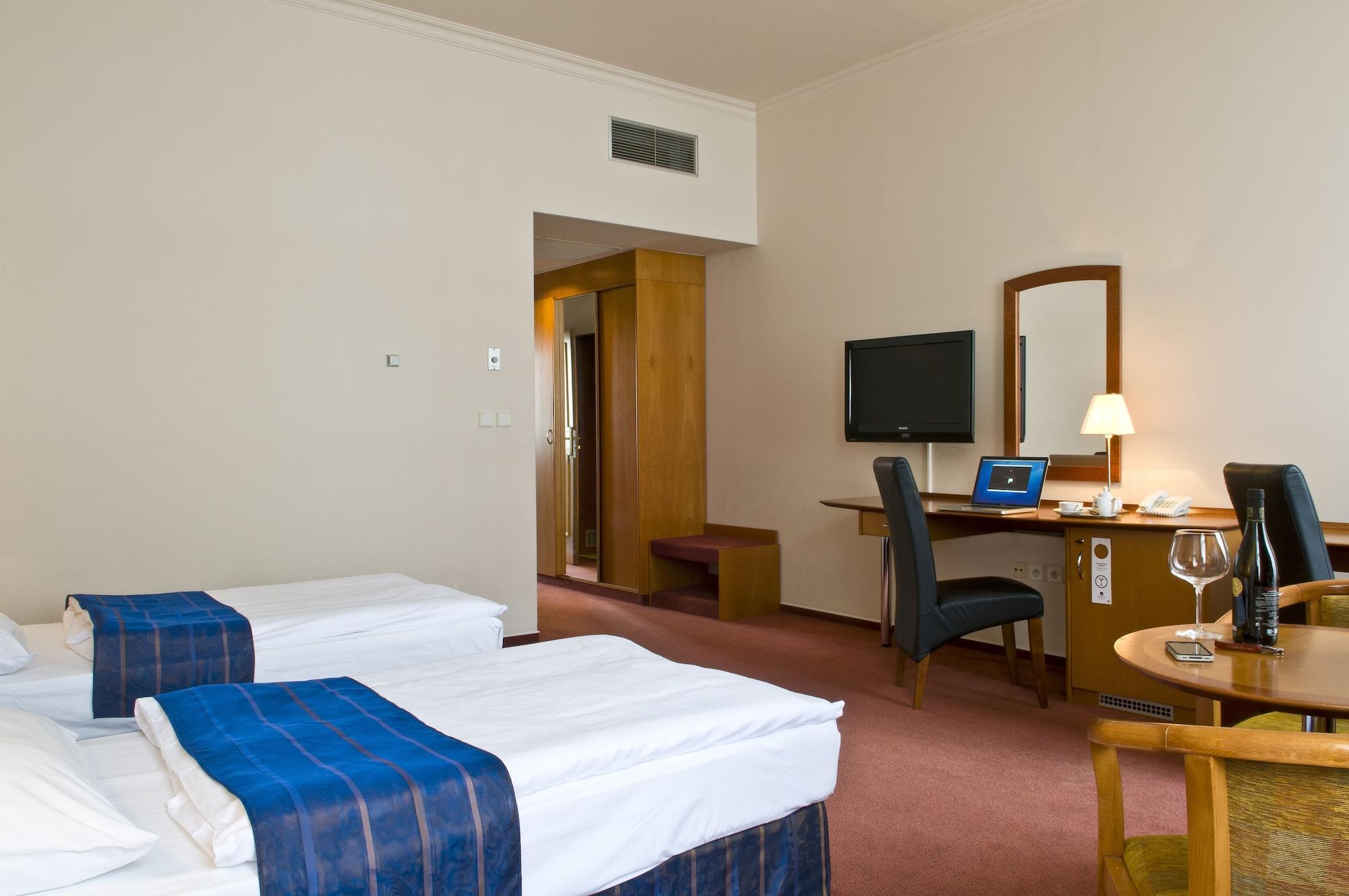 Imperial Hotel אוסטרבה מראה חיצוני תמונה