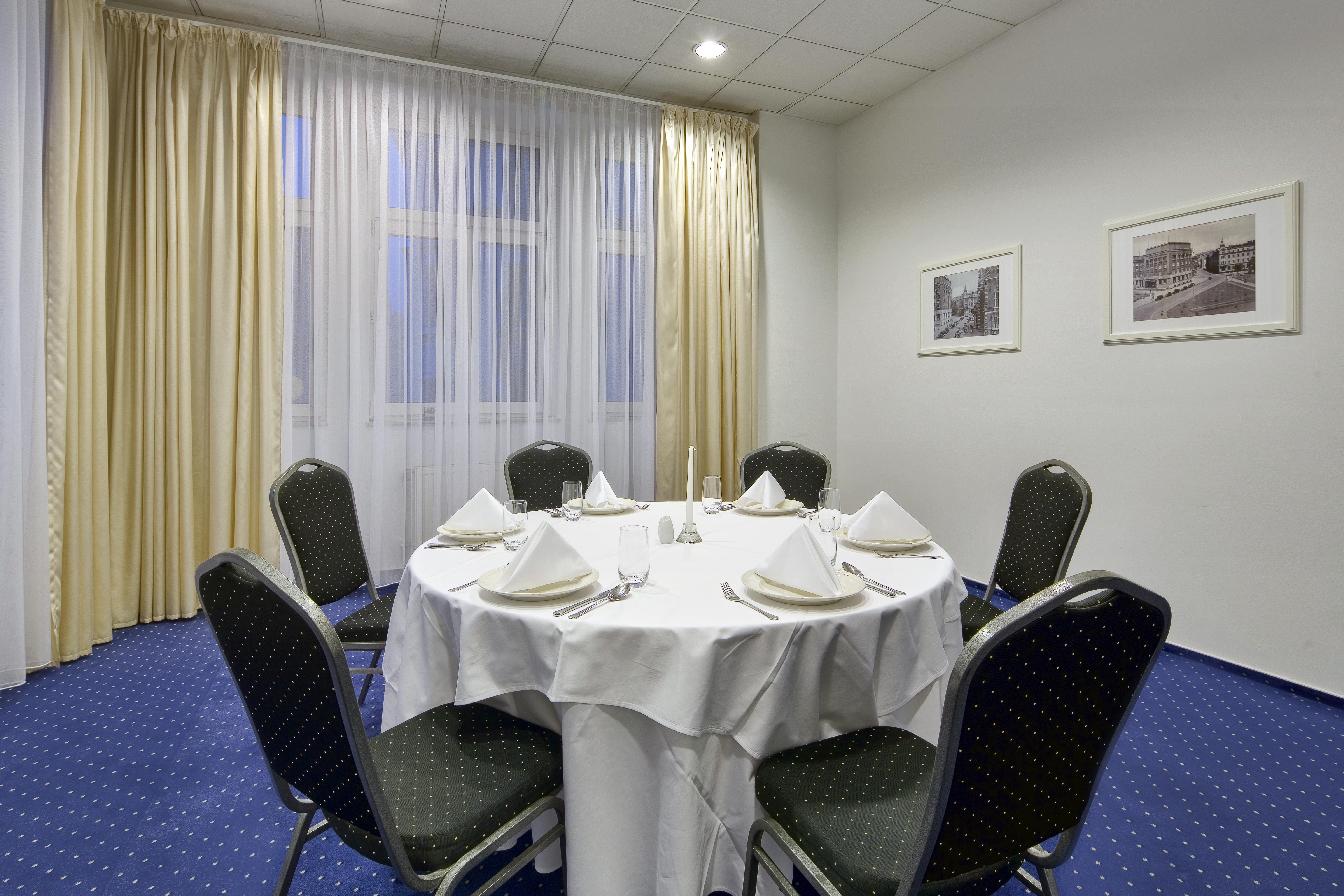 Imperial Hotel אוסטרבה מראה חיצוני תמונה
