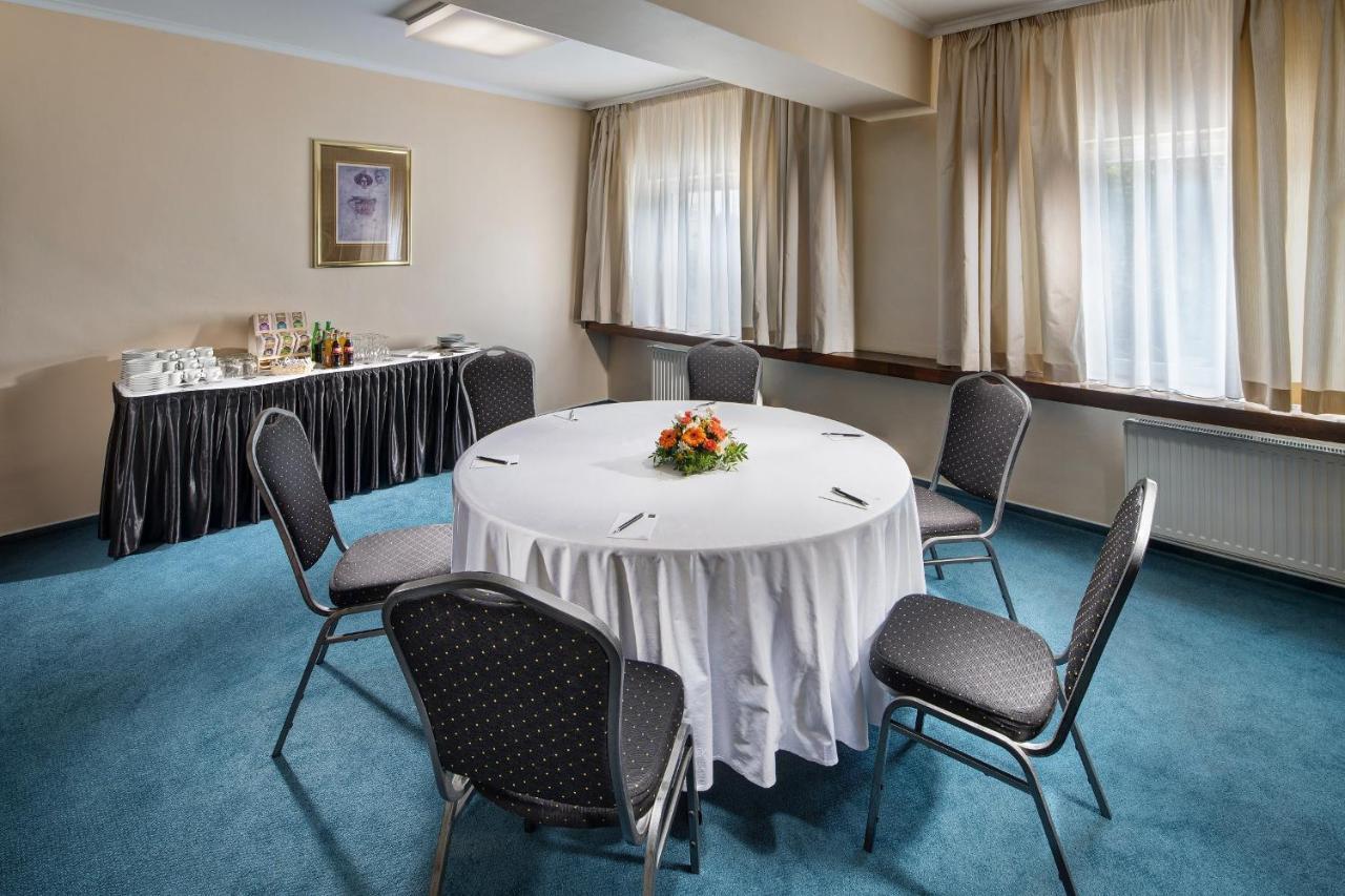 Imperial Hotel אוסטרבה מראה חיצוני תמונה